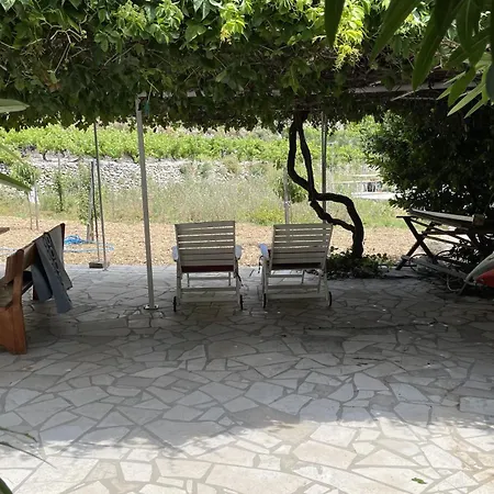 Idyllisches Haus An Weingaerten 30 M Von Kiesstrand Podobuče