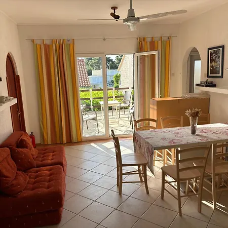 Idyllisches Haus An Weingaerten 30 M Von Kiesstrand