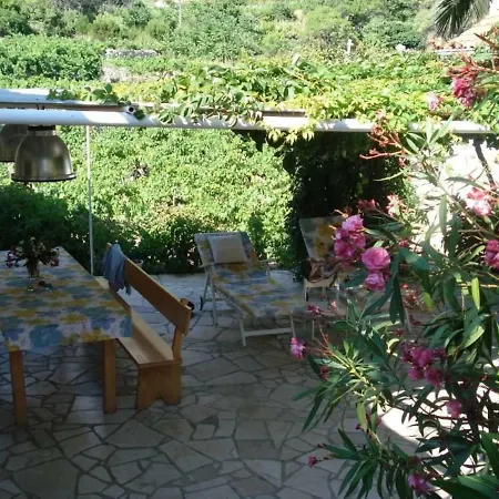 Vakantiehuis Idyllisches Haus An Weingaerten 30 M Von Kiesstrand Podobuče