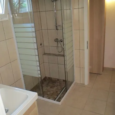 Idyllisches Haus An Weingaerten 30 M Von Kiesstrand *