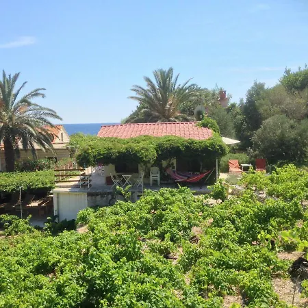 Idyllisches Haus An Weingaerten 30 M Von Kiesstrand Vakantiehuis *