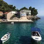 Idyllisches Haus An Weingaerten 30 M Von Kiesstrand 펜션 Podobuče