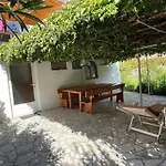 Idyllisches Haus An Weingaerten 30 M Von Kiesstrand 펜션 Podobuče