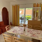 Idyllisches Haus An Weingaerten 30 M Von Kiesstrand 펜션 *