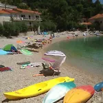 Idyllisches Haus An Weingaerten 30 M Von Kiesstrand 펜션 Podobuče