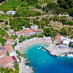 펜션 Idyllisches Haus An Weingaerten 30 M Von Kiesstrand