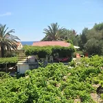 Idyllisches Haus An Weingaerten 30 M Von Kiesstrand 펜션 *