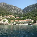 Idyllisches Haus An Weingaerten 30 M Von Kiesstrand 펜션 *