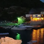 펜션 Idyllisches Haus An Weingaerten 30 M Von Kiesstrand Podobuče