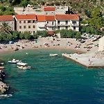 Idyllisches Haus An Weingaerten 30 M Von Kiesstrand 펜션 *