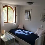 펜션 Idyllisches Haus An Weingaerten 30 M Von Kiesstrand