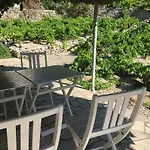 펜션 Idyllisches Haus An Weingaerten 30 M Von Kiesstrand