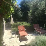 펜션 Idyllisches Haus An Weingaerten 30 M Von Kiesstrand
