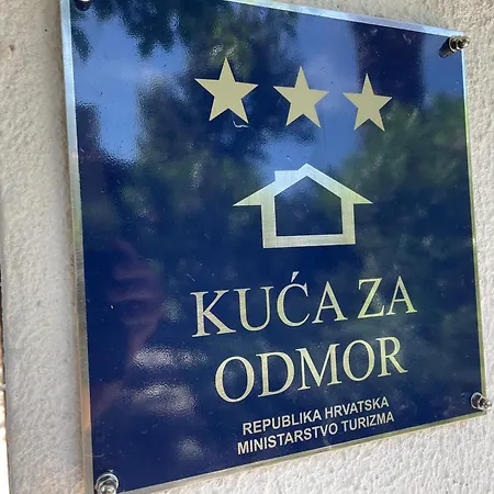 Idyllisches Haus An Weingaerten 30 M Von Kiesstrand بيت للعطل