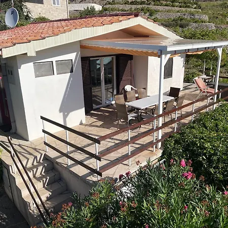 Idyllisches Haus An Weingaerten 30 M Von Kiesstrand Holiday home Podobuce