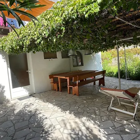 Idyllisches Haus An Weingaerten 30 M Von Kiesstrand بيت للعطل Podobuče
