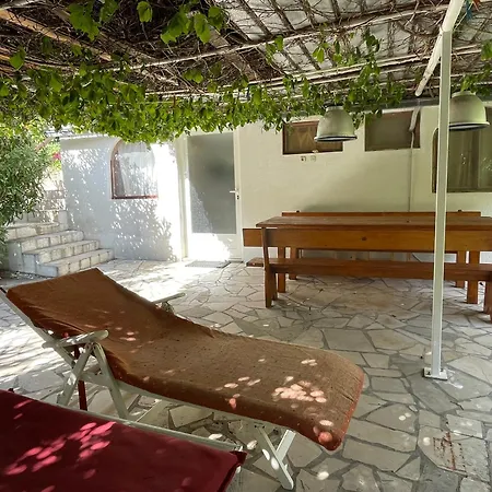 Idyllisches Haus An Weingaerten 30 M Von Kiesstrand *