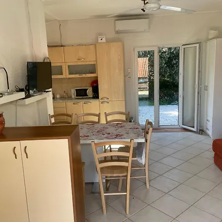 بيت للعطل Idyllisches Haus An Weingaerten 30 M Von Kiesstrand *