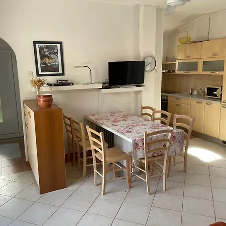 بيت للعطل Idyllisches Haus An Weingaerten 30 M Von Kiesstrand *