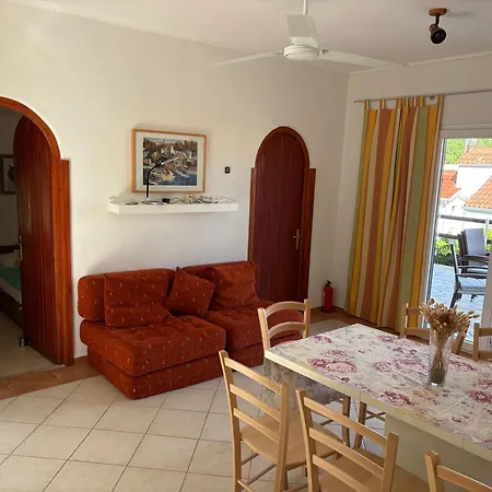 Idyllisches Haus An Weingaerten 30 M Von Kiesstrand بيت للعطل Podobuče