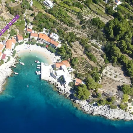 Idyllisches Haus An Weingaerten 30 M Von Kiesstrand بيت للعطل