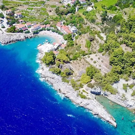 Idyllisches Haus An Weingaerten 30 M Von Kiesstrand بيت للعطل