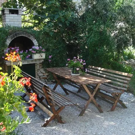 Idyllisches Haus An Weingaerten 30 M Von Kiesstrand *